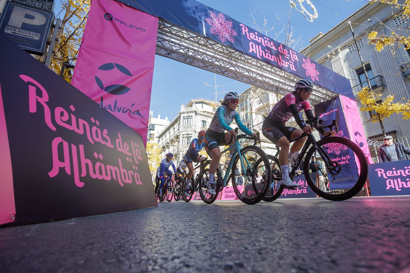Las imágenes de la carrera Reinas de la Alhambra en Granada