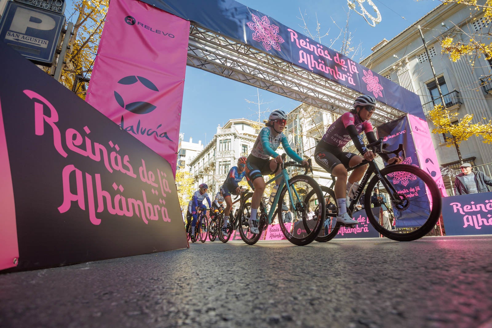 Las imágenes de la carrera Reinas de la Alhambra en Granada