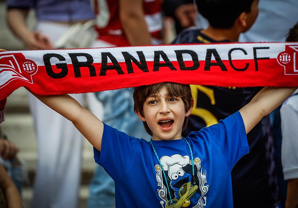 Encuéntrate en la grada en el partido entre Granada y Real Madrid