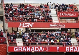 Encuéntrate en la grada en el partido entre Granada y Osasuna