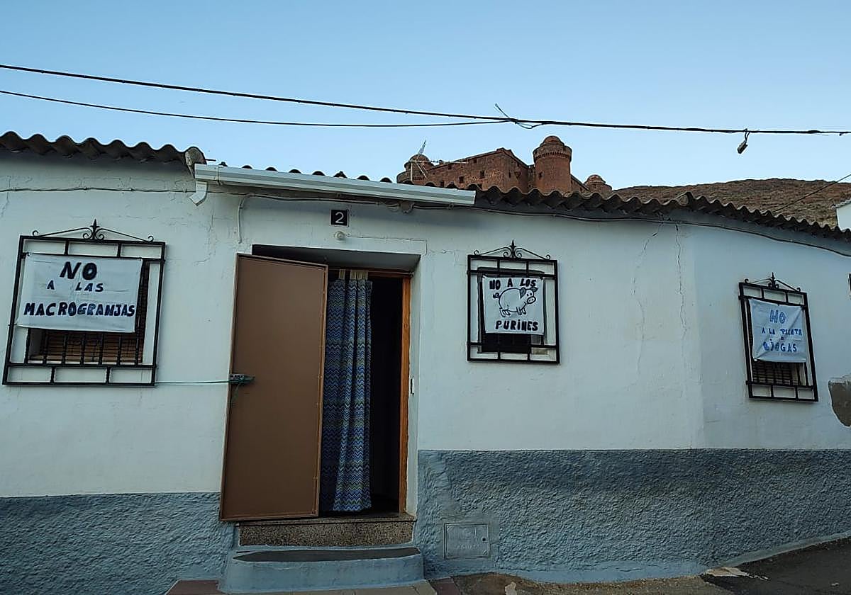 Casa en la que han quemado una pancarta