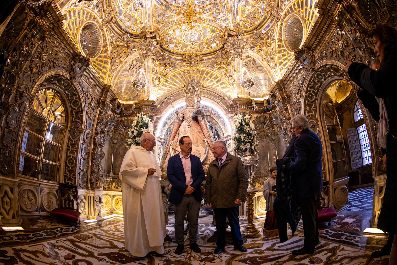 Las imágenes del espectacular camarín de la Virgen del Rosario de Granada
