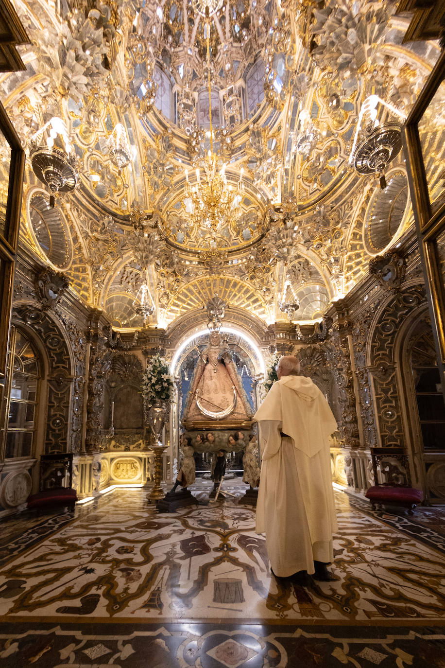 Las imágenes del espectacular camarín de la Virgen del Rosario de Granada
