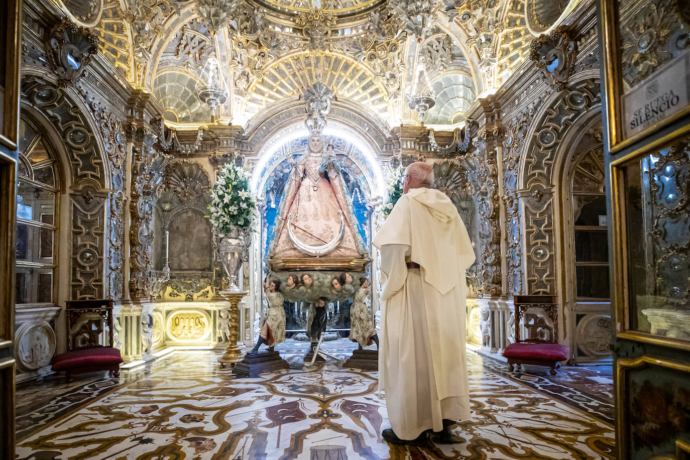 Las imágenes del espectacular camarín de la Virgen del Rosario de Granada