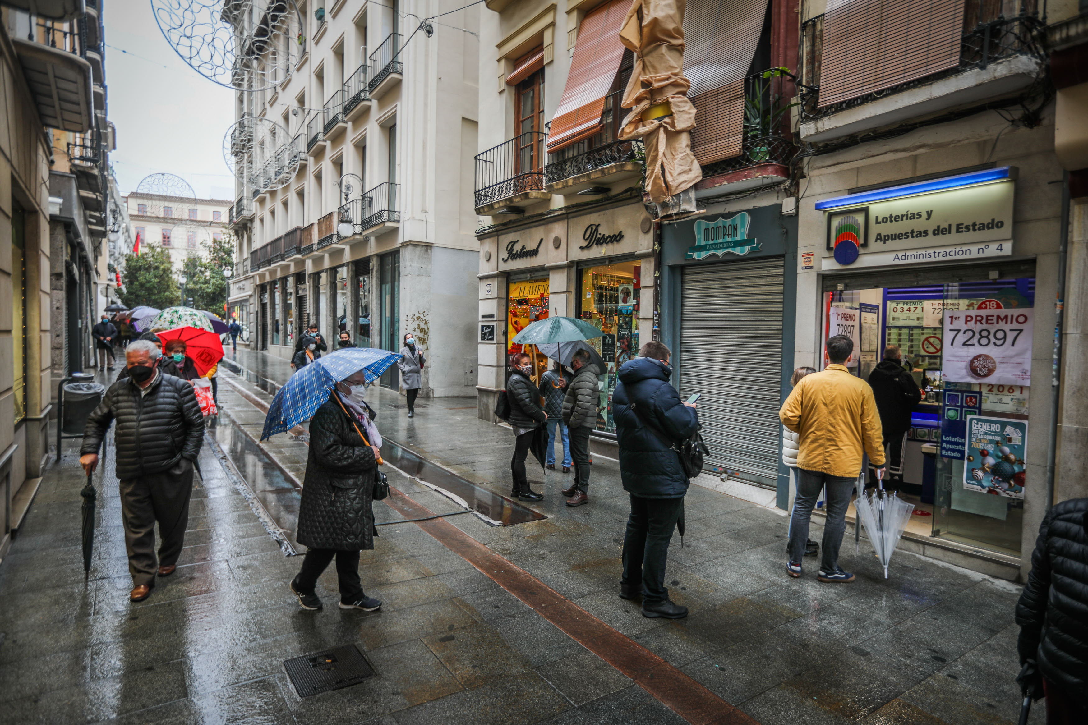 Hacienda sanciona a aquellos que revenden décimos de Lotería de Navidad.