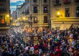 Hay dos posibles carreras oficiales para la Semana Santa de Granada .