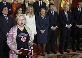 Ana Bella durante la lectura del artículo 14 en el Congreso.
