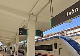 Imagen de uno de los trenes con destino a Jaén de Renfe.