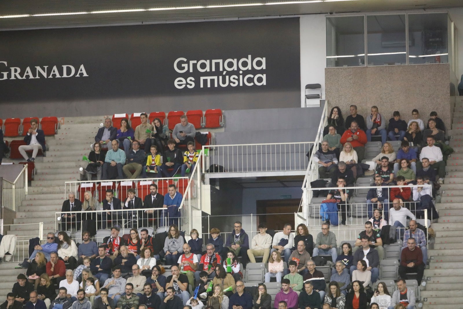 Encuéntrate en la grada del Covirán Granada - Palencia