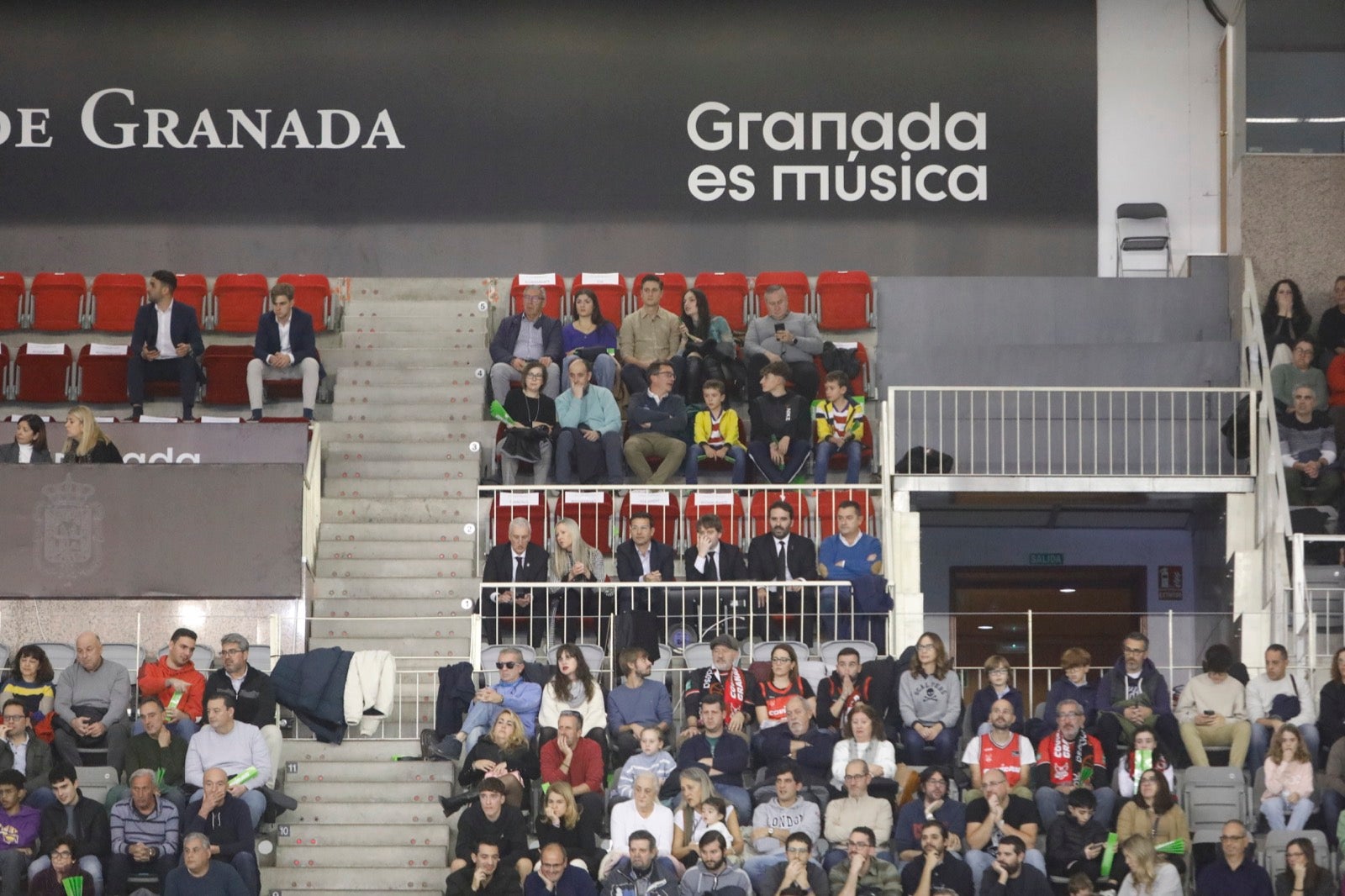 Encuéntrate en la grada del Covirán Granada - Palencia