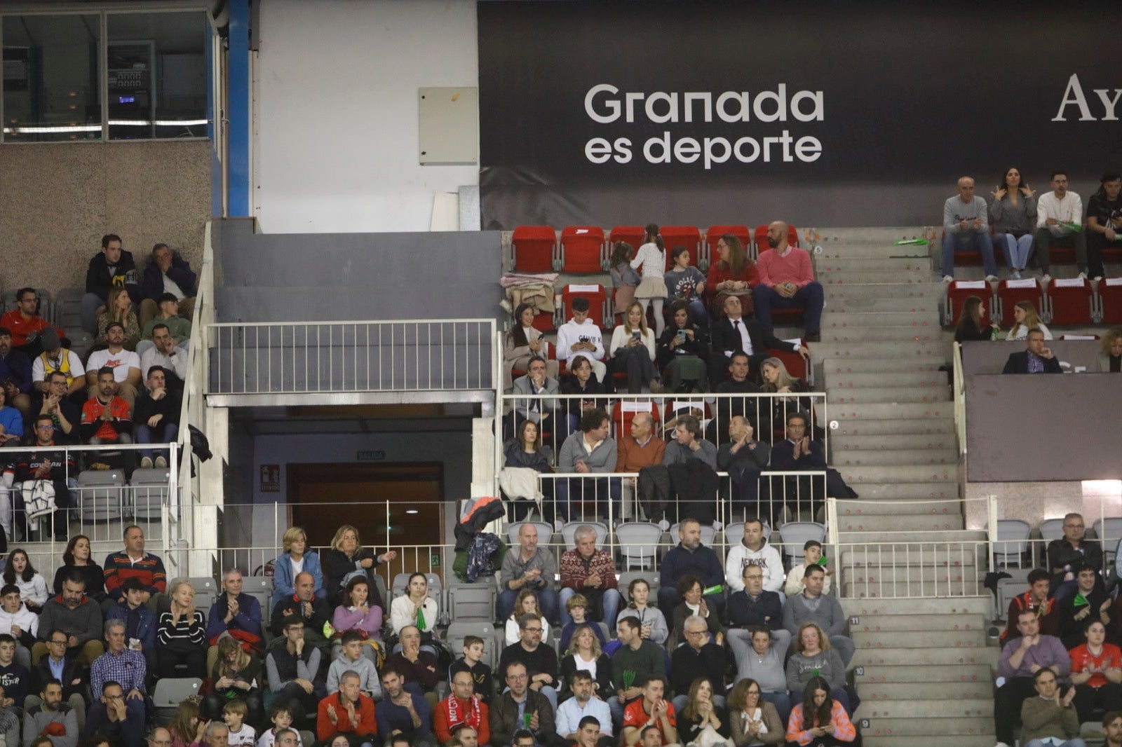 Encuéntrate en la grada del Covirán Granada - Palencia