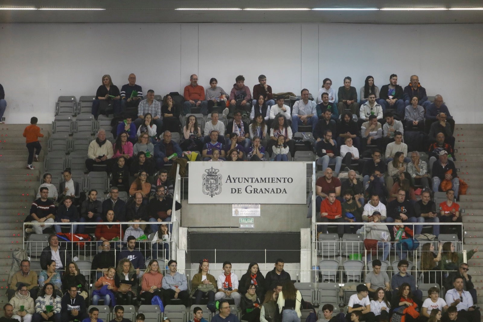 Encuéntrate en la grada del Covirán Granada - Palencia