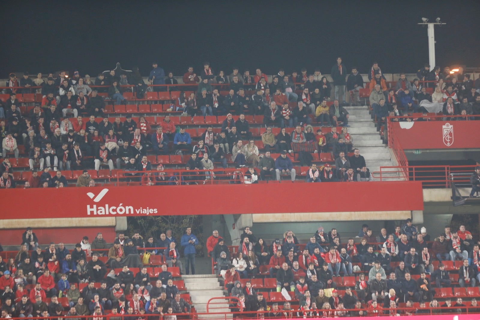 Encuéntrate en la grada en el Granada-Athletic