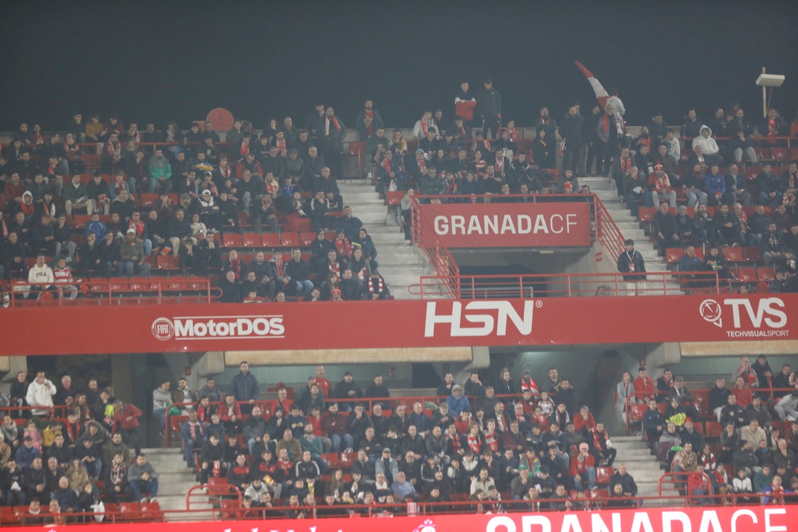 Encuéntrate en la grada en el Granada-Athletic