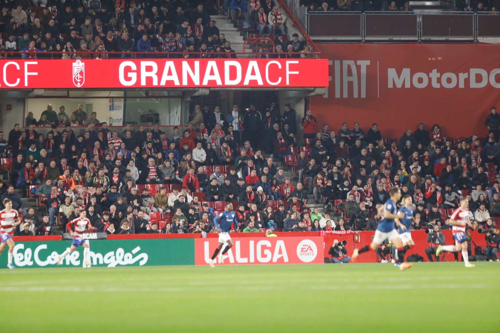 Encuéntrate en la grada en el Granada-Athletic