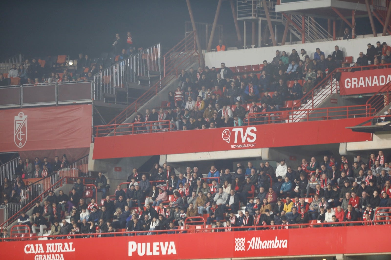 Encuéntrate en la grada en el Granada-Athletic