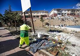 Motril intensifica la recogida de basura en Navidad para frenar las escombreras