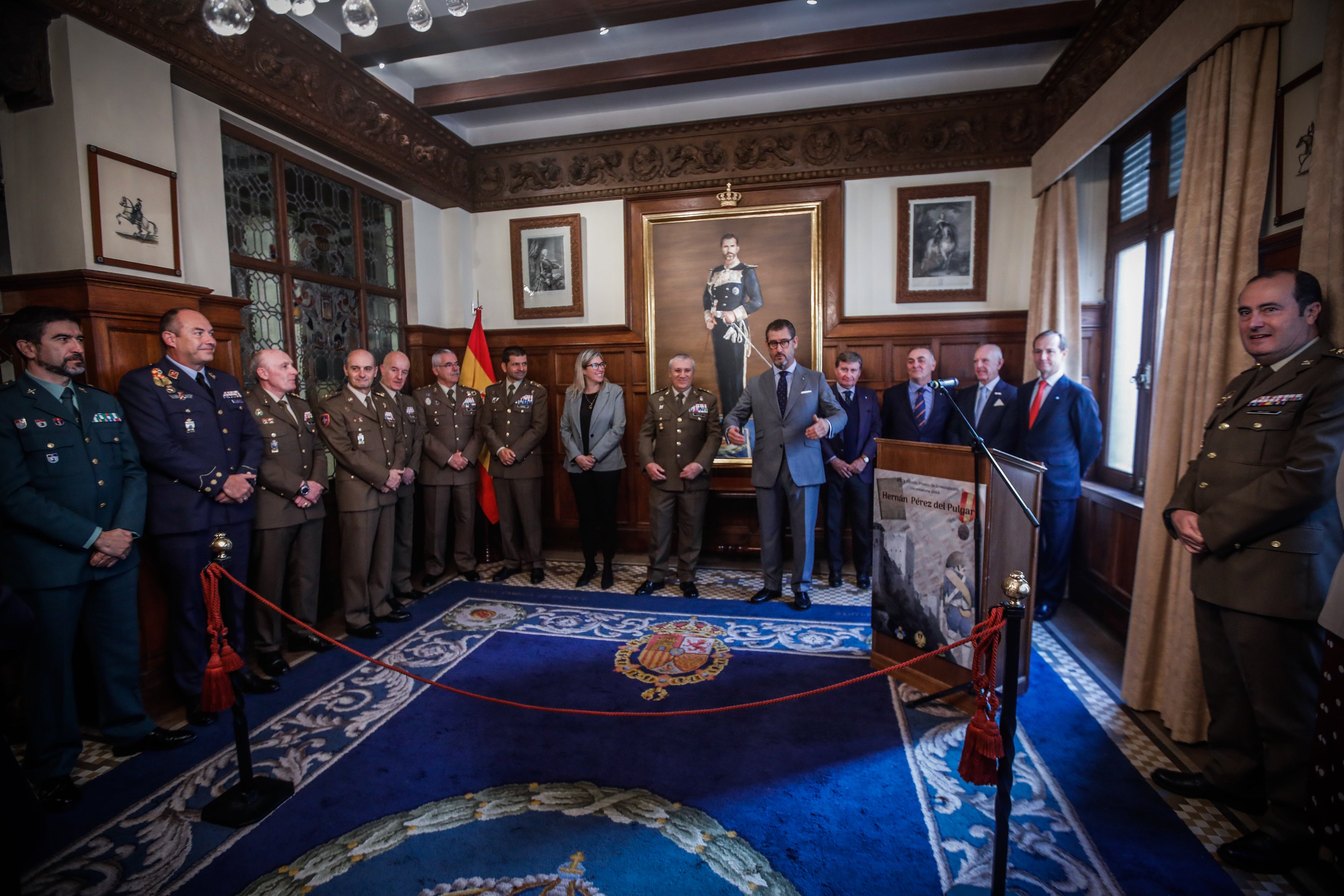 Miembros de la Real Maestranza de Caballería de Granada e invitados, durante el acto.