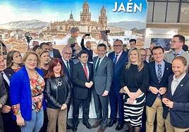 Última edición de Fitur con politicos jienenses junto al presidente de la Junta de Andalucía.