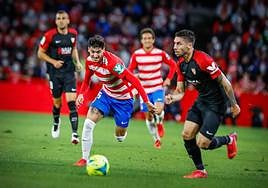 Carlos Neva, durante el último derbi con el Sevilla en Los Cármenes.