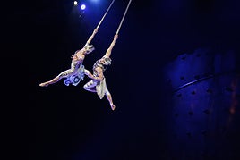 Acrobacias aéreas en el espectáculo de anoche.
