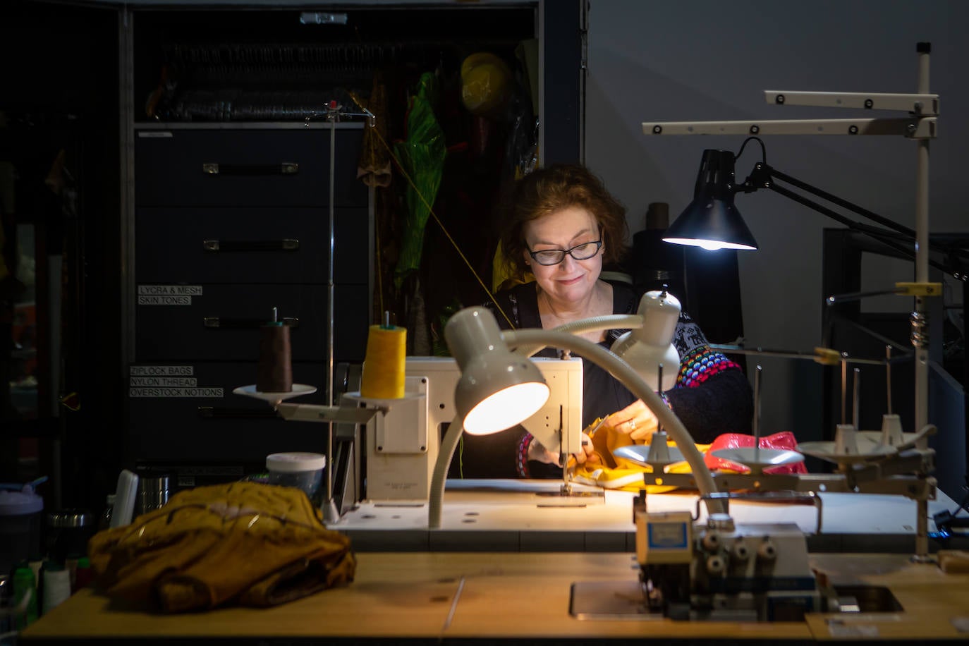 Imagen secundaria 2 - Preparando el vestuario. 