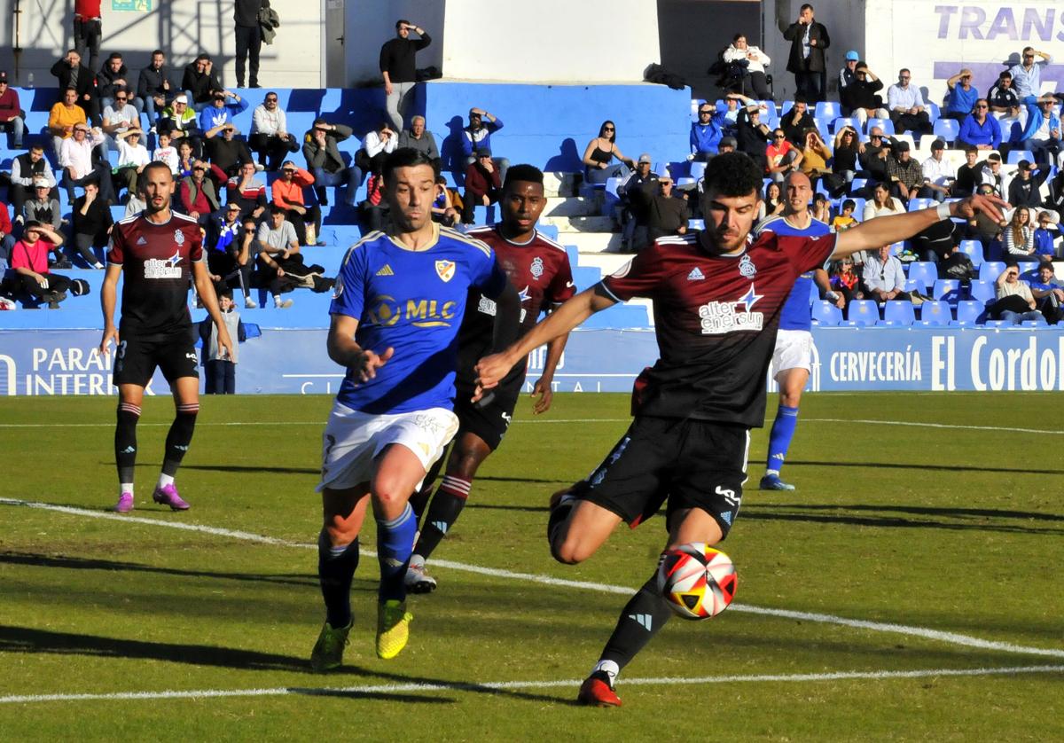 El Linares viene de un partido en el que embotellaron en su campo al Recreativo, pero no pudieron hacerle un gol y acabaron perdiendo.