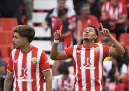 Lázaro Vinicius celebra uno de sus tres goles del pasado curso.