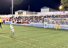 El Real Madrid logra su segundo título en Pinos Puente en los penaltis ante el Barcelona