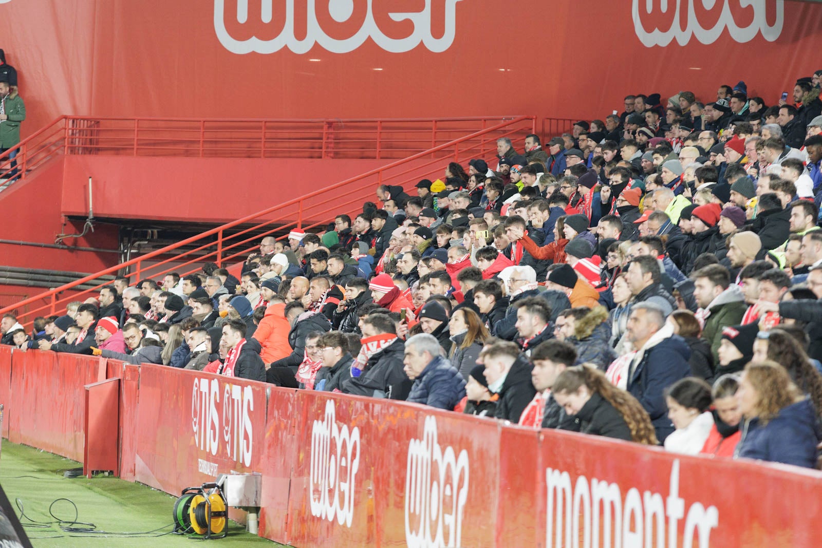 Encuéntrate en la grada en el Granada-Sevilla
