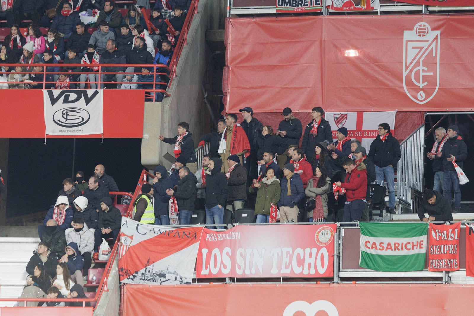 Encuéntrate en la grada en el Granada-Sevilla