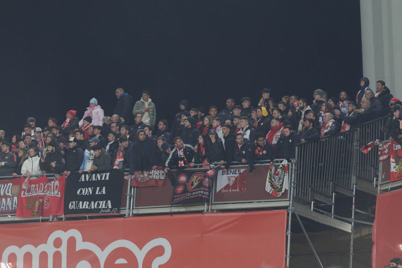 Encuéntrate en la grada en el Granada-Sevilla