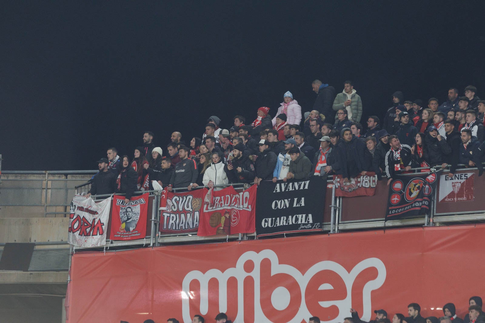 Encuéntrate en la grada en el Granada-Sevilla