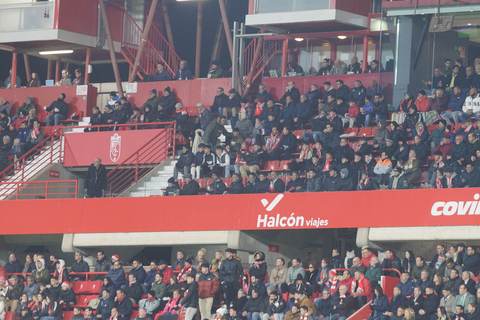 Encuéntrate en la grada en el Granada-Sevilla
