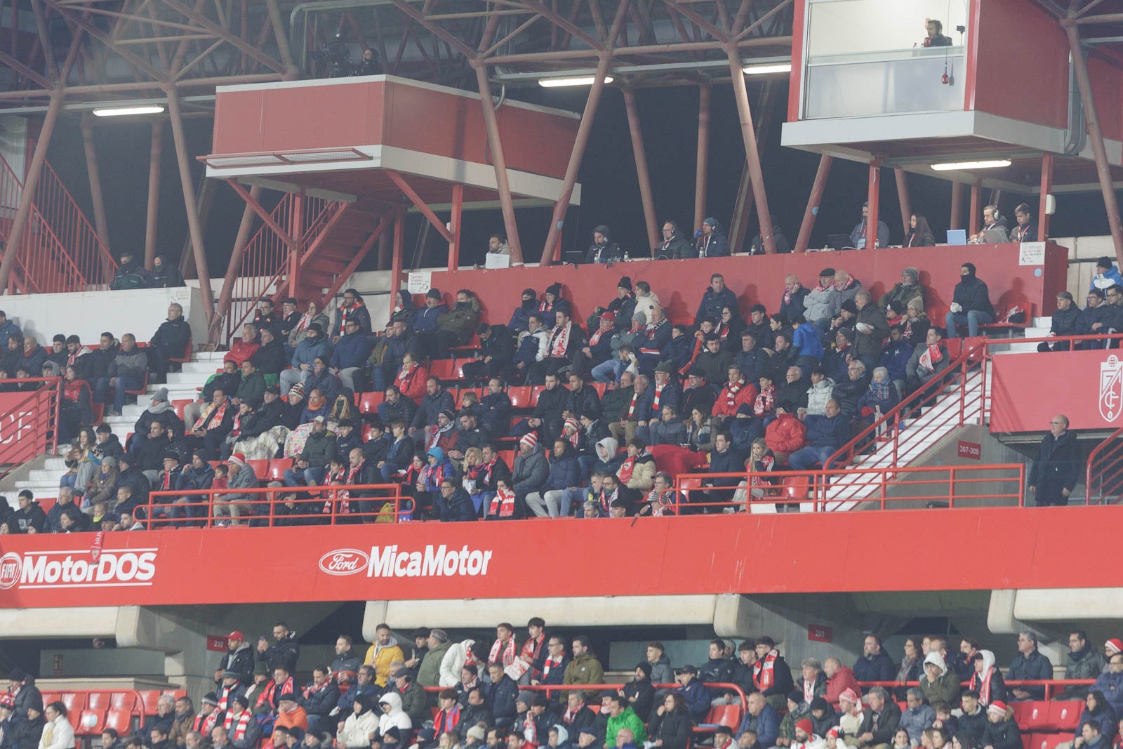 Encuéntrate en la grada en el Granada-Sevilla