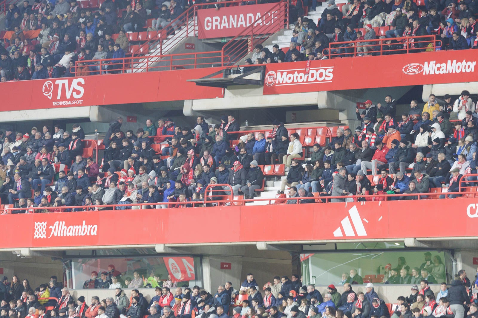 Encuéntrate en la grada en el Granada-Sevilla