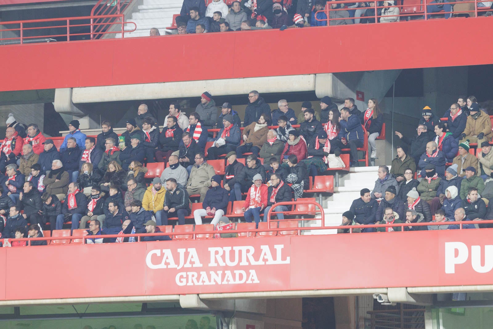 Encuéntrate en la grada en el Granada-Sevilla