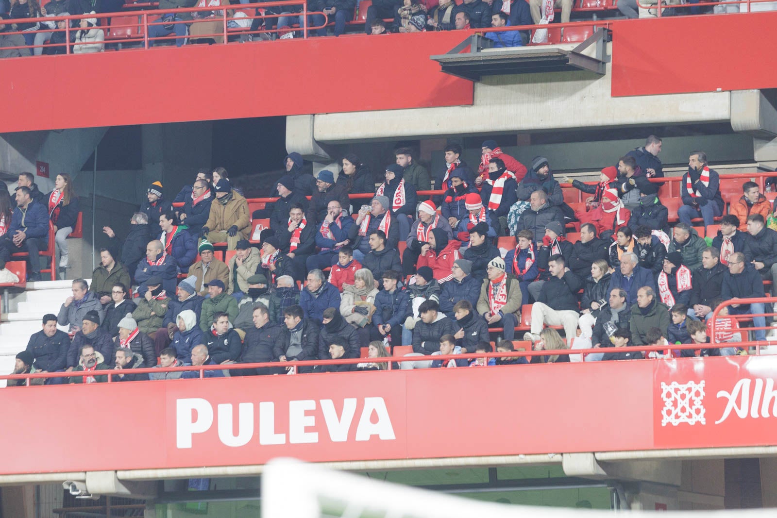 Encuéntrate en la grada en el Granada-Sevilla