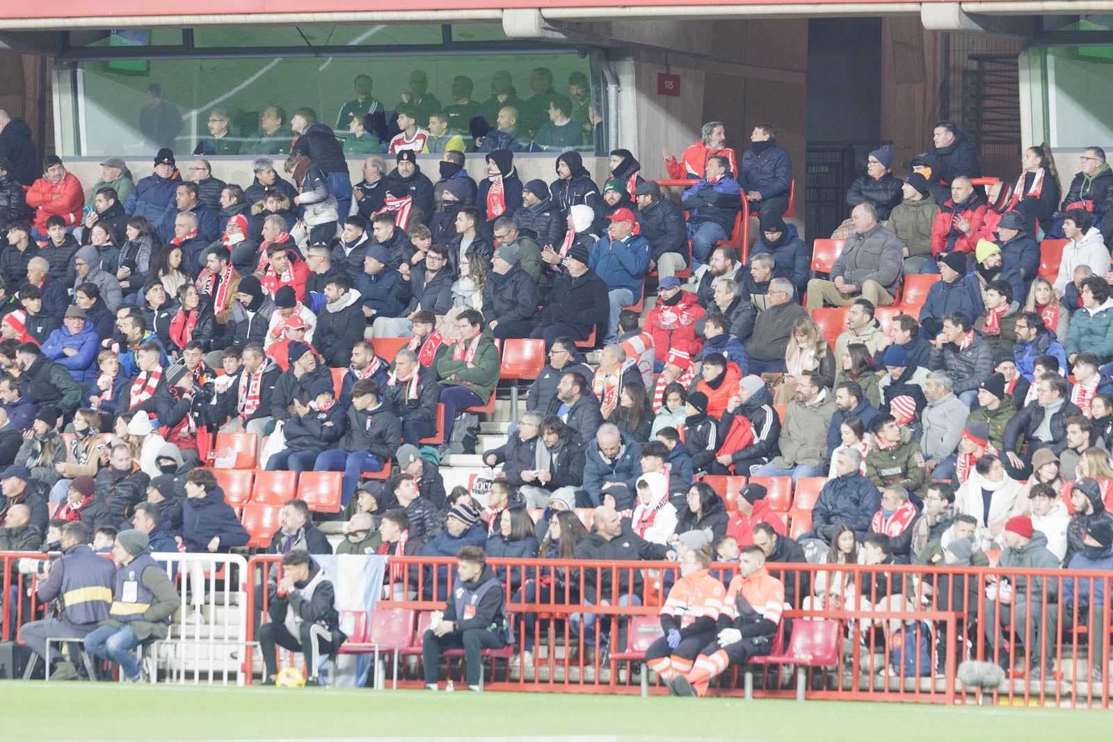 Encuéntrate en la grada en el Granada-Sevilla