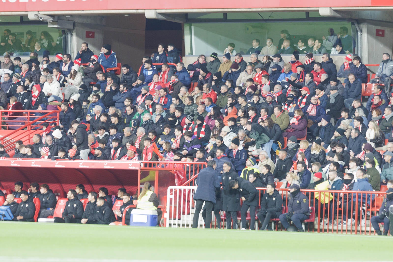 Encuéntrate en la grada en el Granada-Sevilla