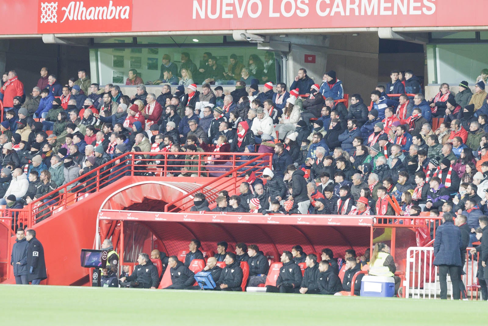 Encuéntrate en la grada en el Granada-Sevilla