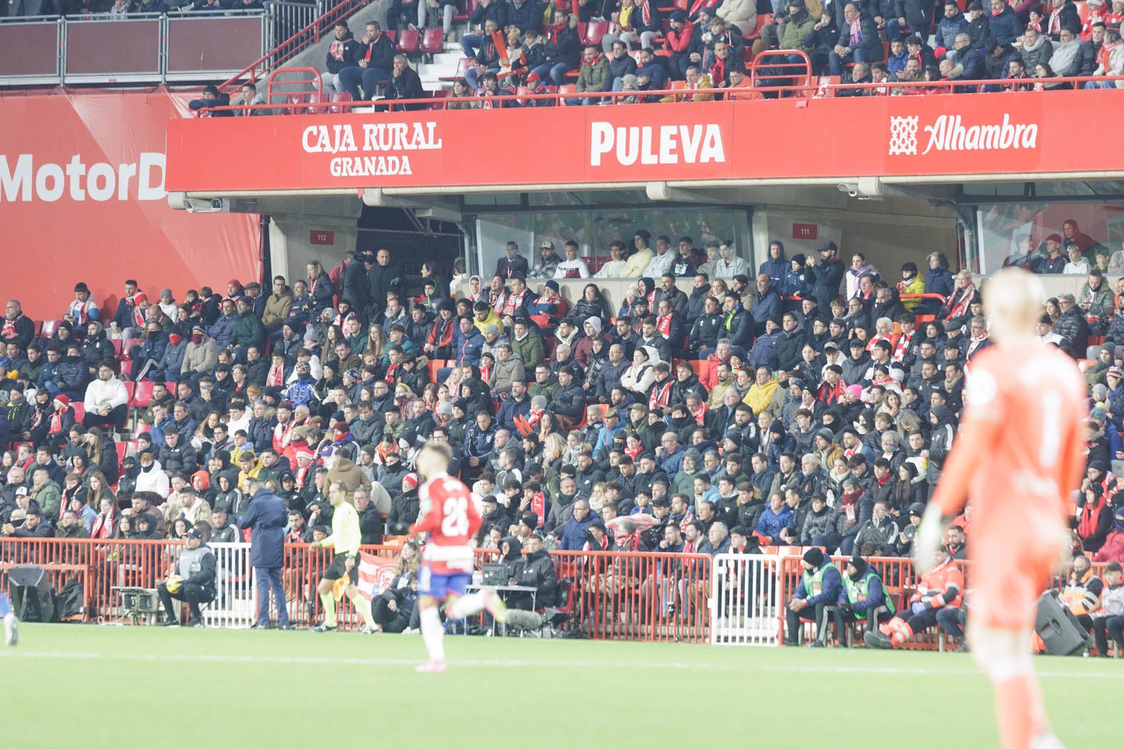 Encuéntrate en la grada en el Granada-Sevilla