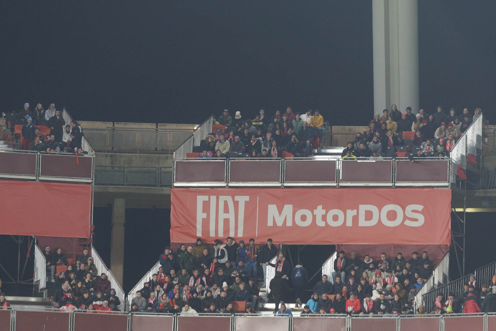 Encuéntrate en la grada en el Granada-Sevilla