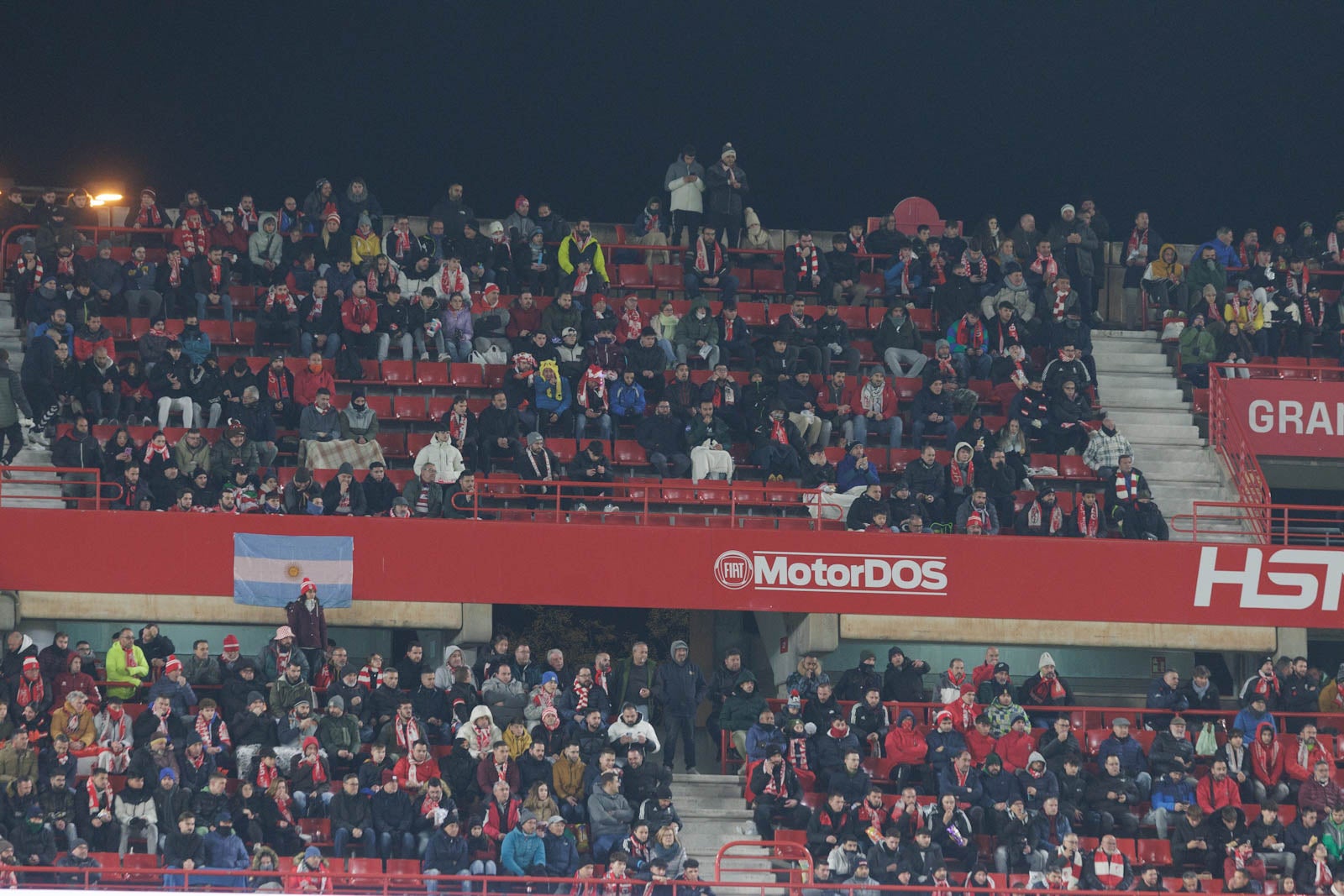 Encuéntrate en la grada en el Granada-Sevilla