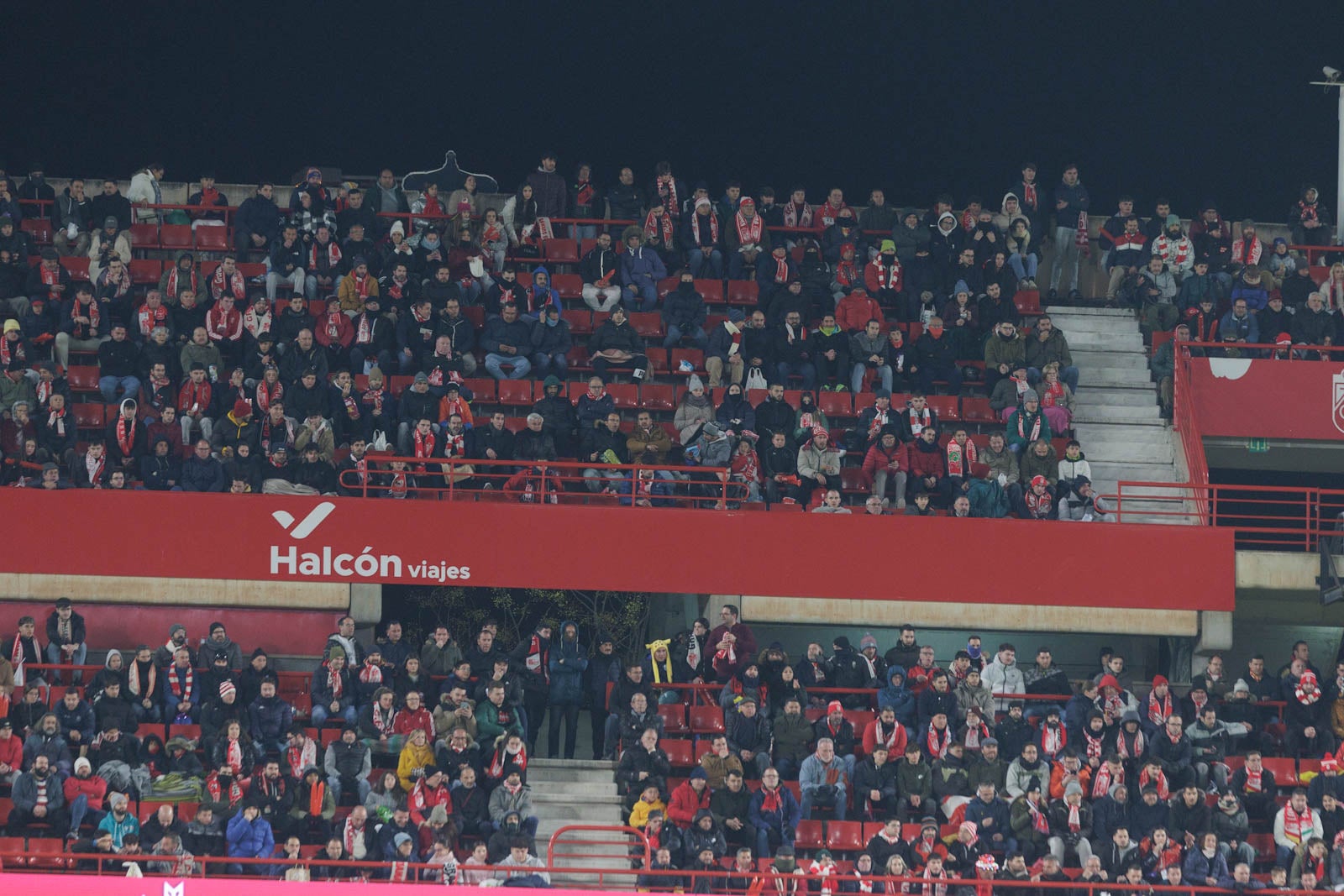 Encuéntrate en la grada en el Granada-Sevilla
