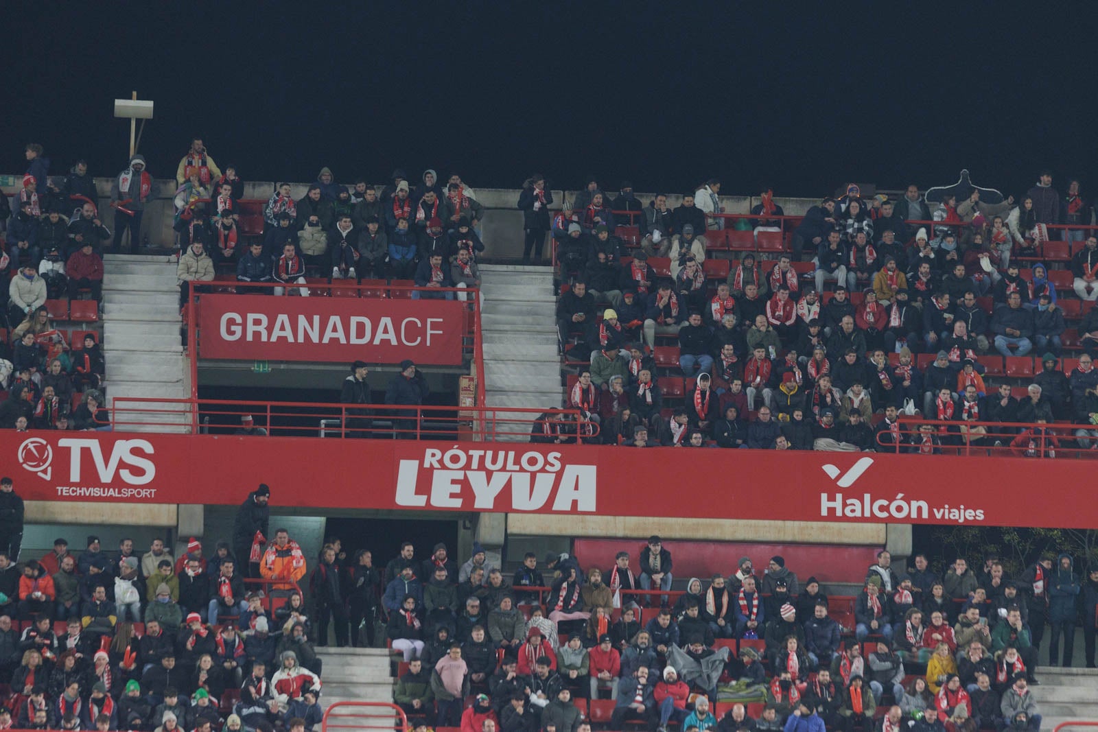 Encuéntrate en la grada en el Granada-Sevilla