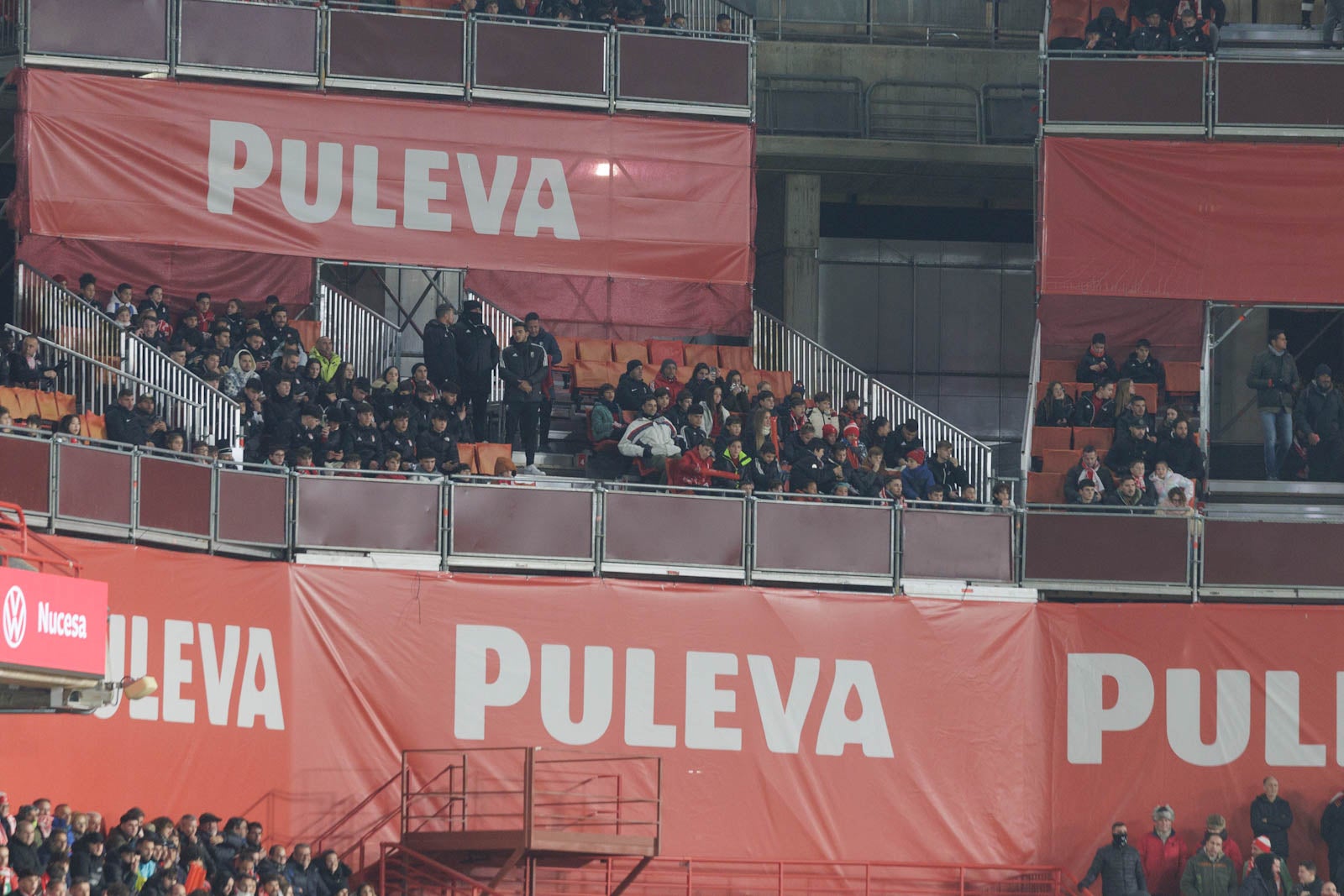 Encuéntrate en la grada en el Granada-Sevilla