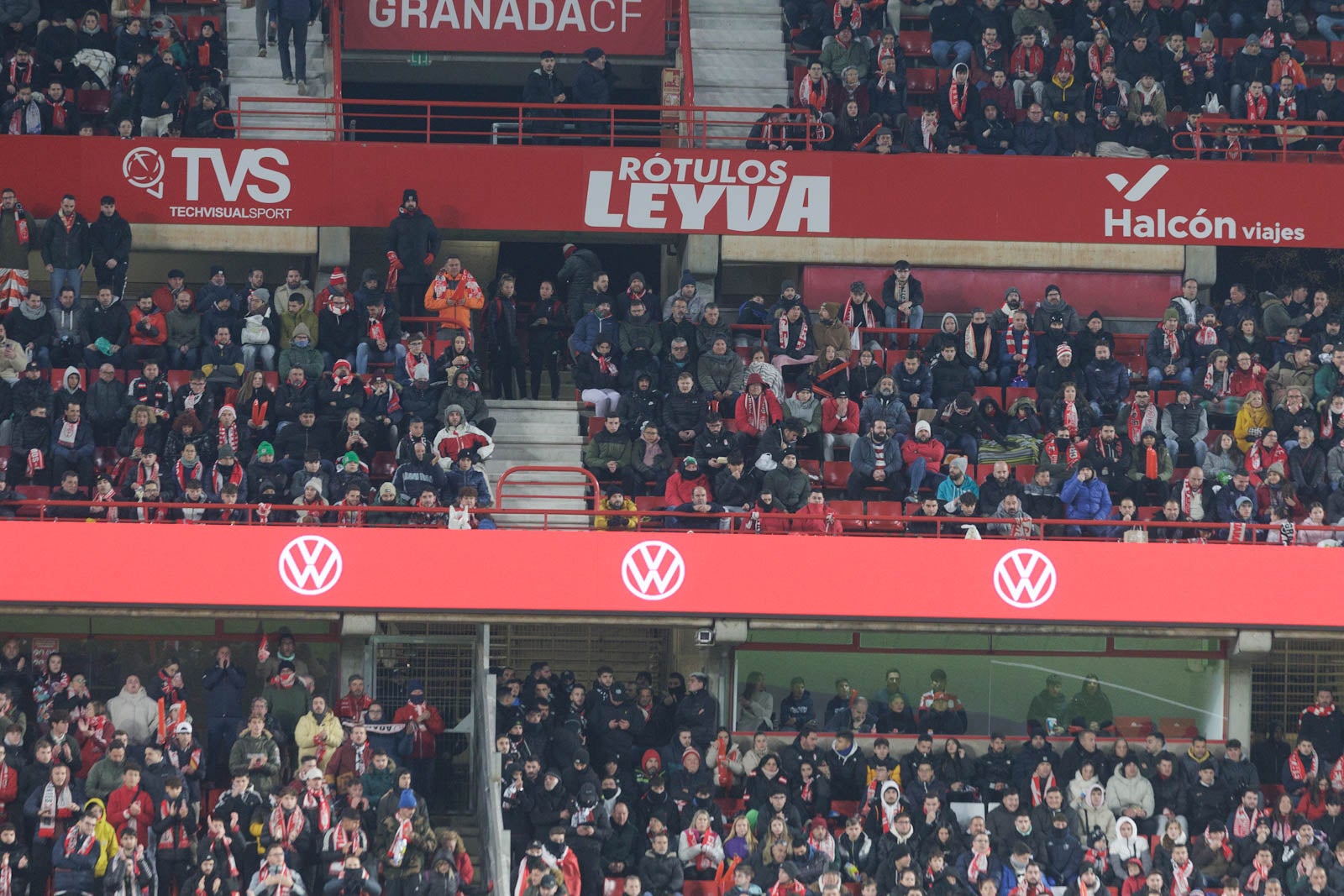Encuéntrate en la grada en el Granada-Sevilla