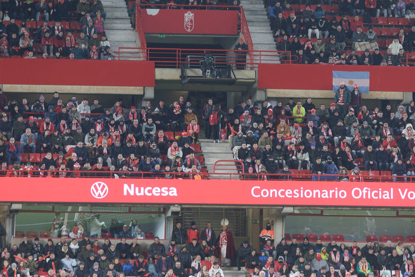 Encuéntrate en la grada en el Granada-Sevilla