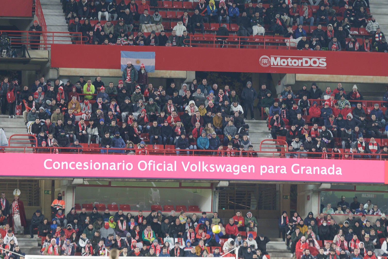 Encuéntrate en la grada en el Granada-Sevilla